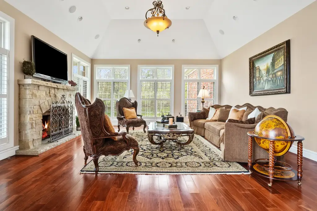 11 Upper Whitmoor Dr, Weldon Spring, MO. A Lavish Golf Course Estate in Weldon Spring