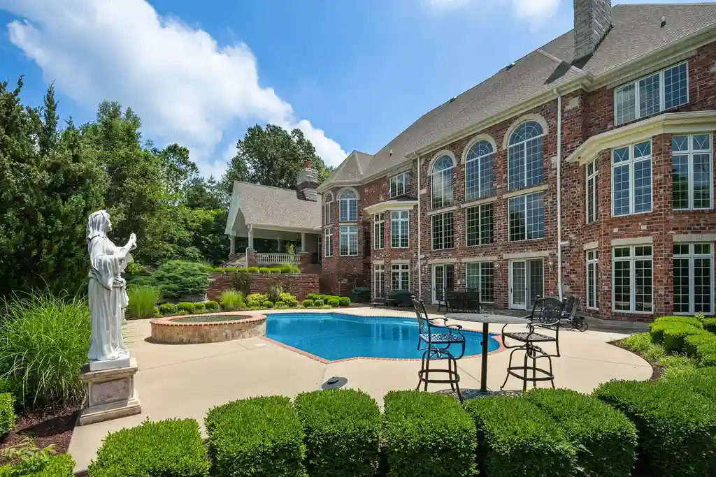 11 Upper Whitmoor Dr, Weldon Spring, MO. A Lavish Golf Course Estate in Weldon Spring
