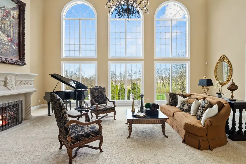 11 Upper Whitmoor Dr, Weldon Spring, MO. A Lavish Golf Course Estate in Weldon Spring