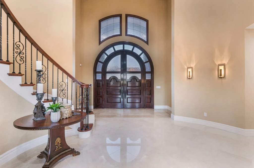 11 Upper Whitmoor Dr, Weldon Spring, MO. A Lavish Golf Course Estate in Weldon Spring