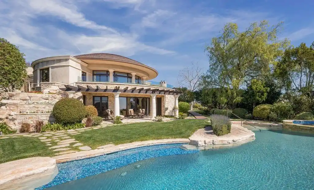 1101 Bel Air Pl The Prestigious Quincy Jones Estate Offering Panoramic Views and Ultimate Privacy for 59.995 Million 5