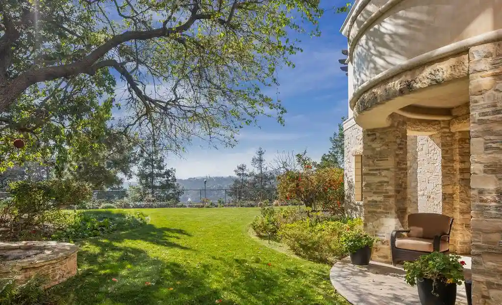 1101 Bel Air Pl The Prestigious Quincy Jones Estate Offering Panoramic Views and Ultimate Privacy for 59.995 Million 6