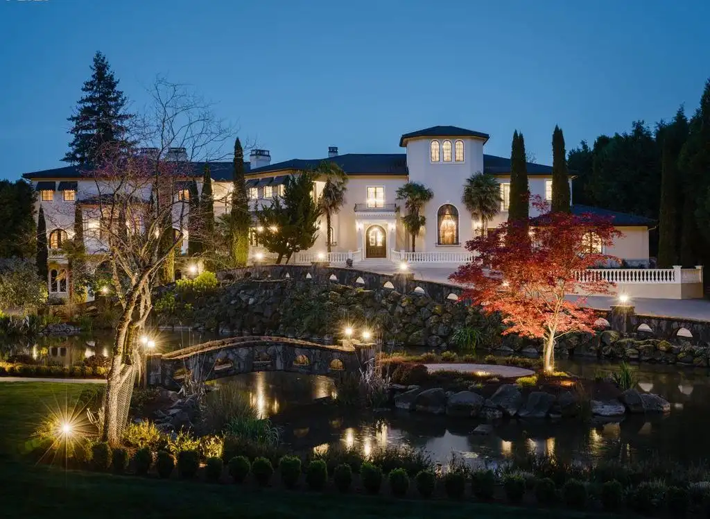 12850 Fielding Rd Breathtaking 9.95M Oregon Riverfront Estate with Custom Finishes and Dramatic Architecture 1