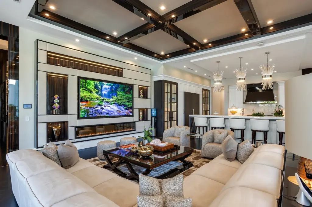 16101 Quiet Vista Circle – Ultra-luxury home in Delray Beach with lake views, saltwater pool, Har-Tru tennis court and double-island kitchen
