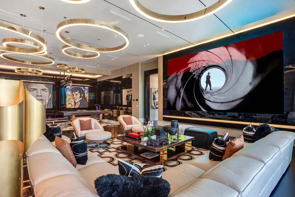16101 Quiet Vista Circle – Ultra-luxury home in Delray Beach with lake views, saltwater pool, Har-Tru tennis court and double-island kitchen