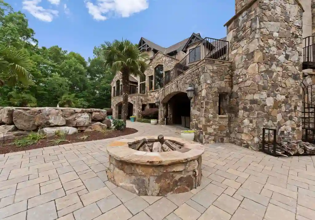 172 Tennessee Cir Unveils a Breathtaking 7.5M European Style Estate on Lake Normans Pristine Shoreline 15