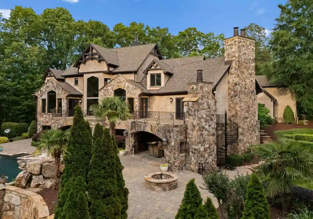 172 Tennessee Cir Unveils a Breathtaking 7.5M European Style Estate on Lake Normans Pristine Shoreline 17