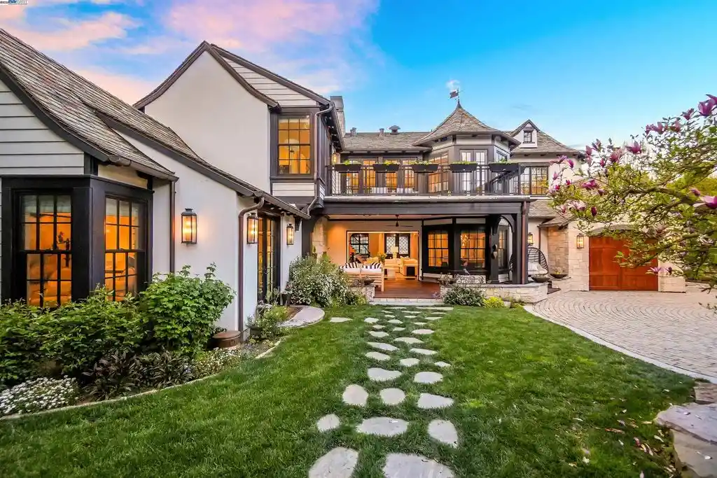 181 Sonora Ave Californias Finest Newly Completed Estate Redefining Luxury Living Priced at 8.9 Million 12