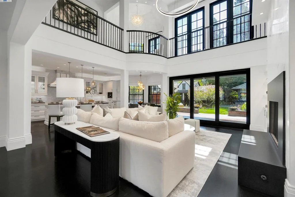 181 Sonora Ave Californias Finest Newly Completed Estate Redefining Luxury Living Priced at 8.9 Million 3