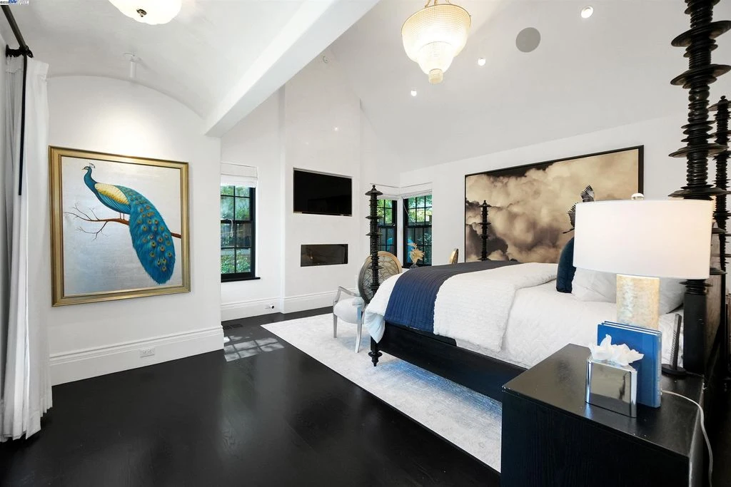 181 Sonora Ave Californias Finest Newly Completed Estate Redefining Luxury Living Priced at 8.9 Million 8