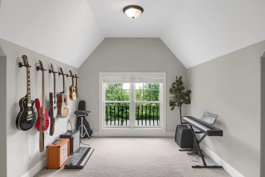 22065 Oakdale Dr Stunning Custom Built Estate with Resort Style Amenities Now Listed for 2799900 11