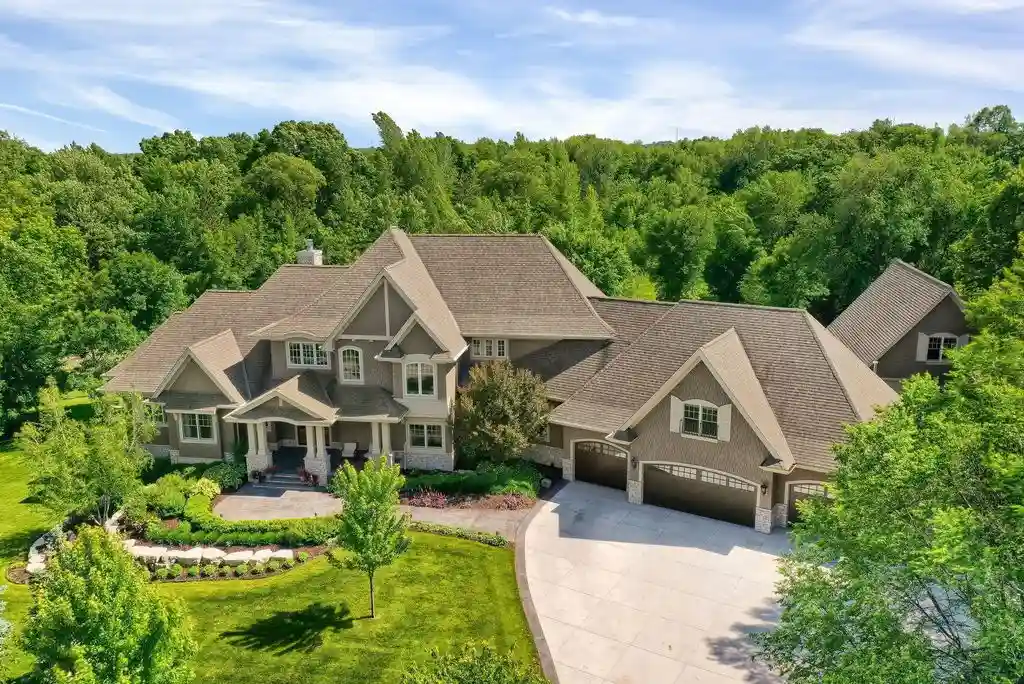 22065 Oakdale Dr Stunning Custom Built Estate with Resort Style Amenities Now Listed for 2799900 5
