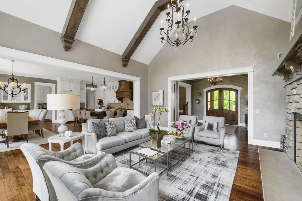 22065 Oakdale Dr Stunning Custom Built Estate with Resort Style Amenities Now Listed for 2799900 7