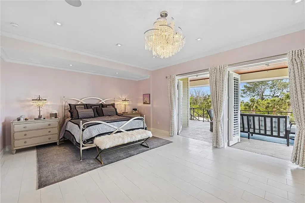 Luxury Gulf-front estate with private beach access and panoramic ocean views at 26 Sandy Hook Rd S, a high-end Sarasota home for sale.