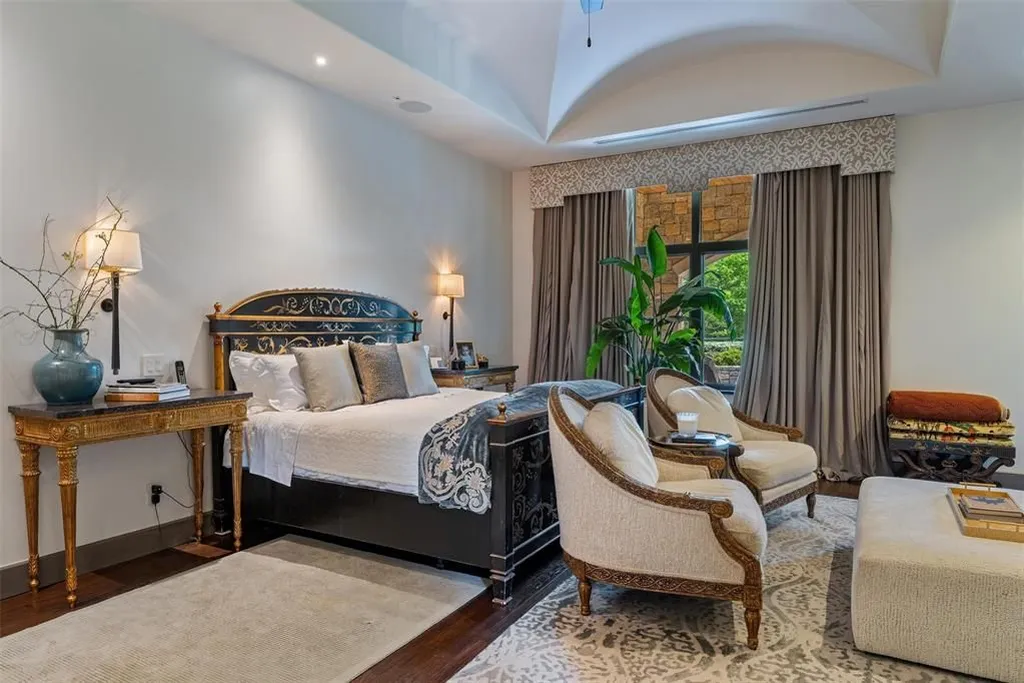 4400 NW 150th St Oklahomas Premier 5.9M Luxury Estate with Golf and Lakefront Serenity 11