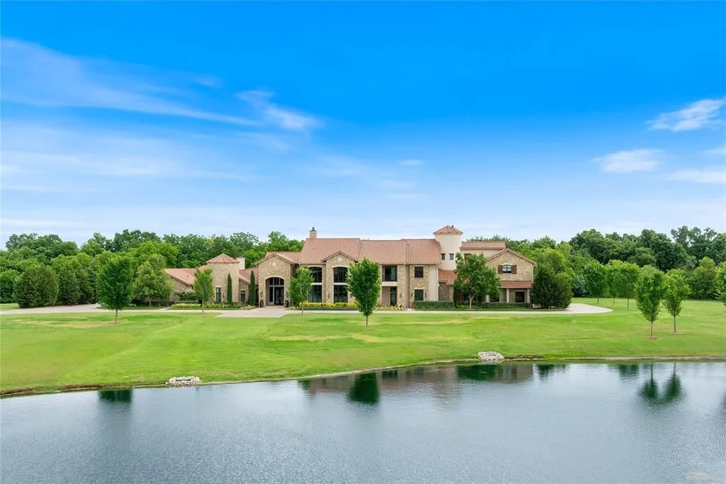 4400 NW 150th St Oklahomas Premier 5.9M Luxury Estate with Golf and Lakefront Serenity 17