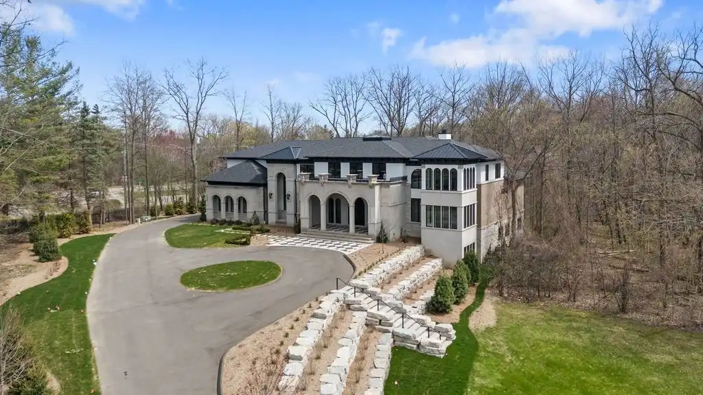 559 Barrington Park Showcases Stunning Moroccan Elegance in Bloomfield Hills Listed at 7.5 Million 3