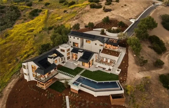 Experience the Perfect Harmony of Design and Nature in an Exclusive $23 Million Residence in California