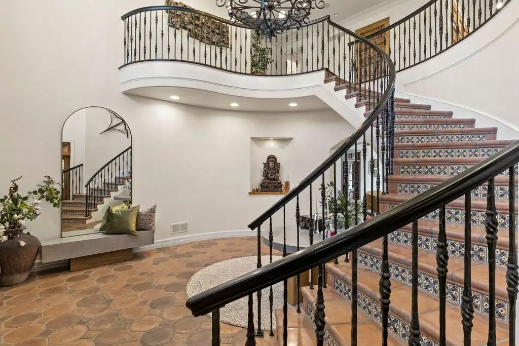 597 Yarboro Dr Bloomfield Hills A Stunning Blend of Luxury Comfort and Classic Design at 4299000 3