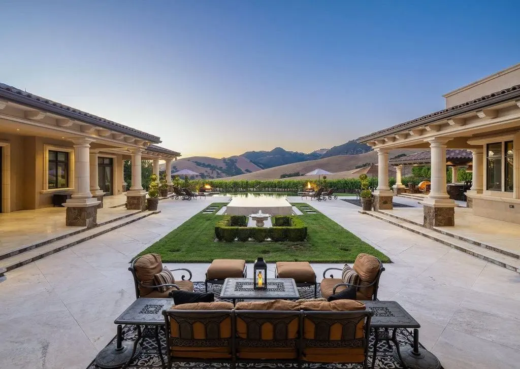 940 Eagle Ridge Dr Exquisite 12.3M Tuscan Villa Embracing Californias Iconic Indoor Outdoor Lifestyle 5