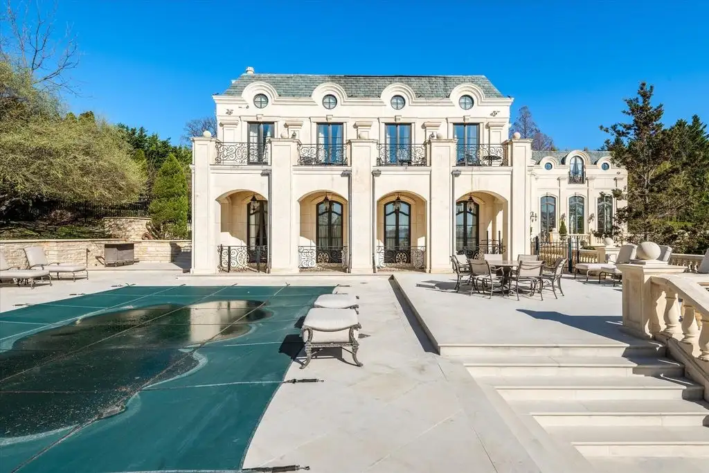 Breathtaking Luxury at 186 Kings Point Road 12.9M Estate with Expansive Water Views and Outdoor Elegance 13