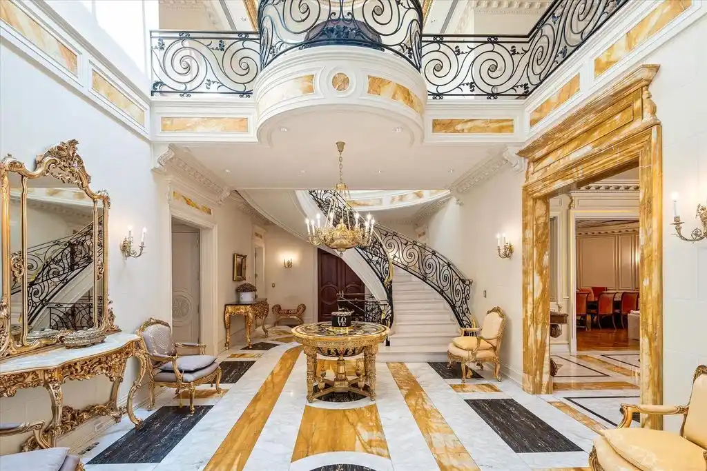 Breathtaking Luxury at 186 Kings Point Road 12.9M Estate with Expansive Water Views and Outdoor Elegance 5