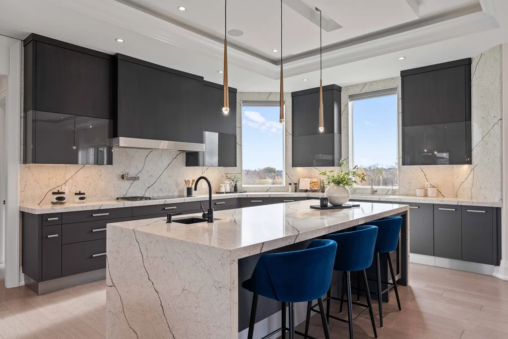 Breathtaking Modern Victorian Estate at 4 Saint Lukes Ct Lists for C10888000 in Canada 10
