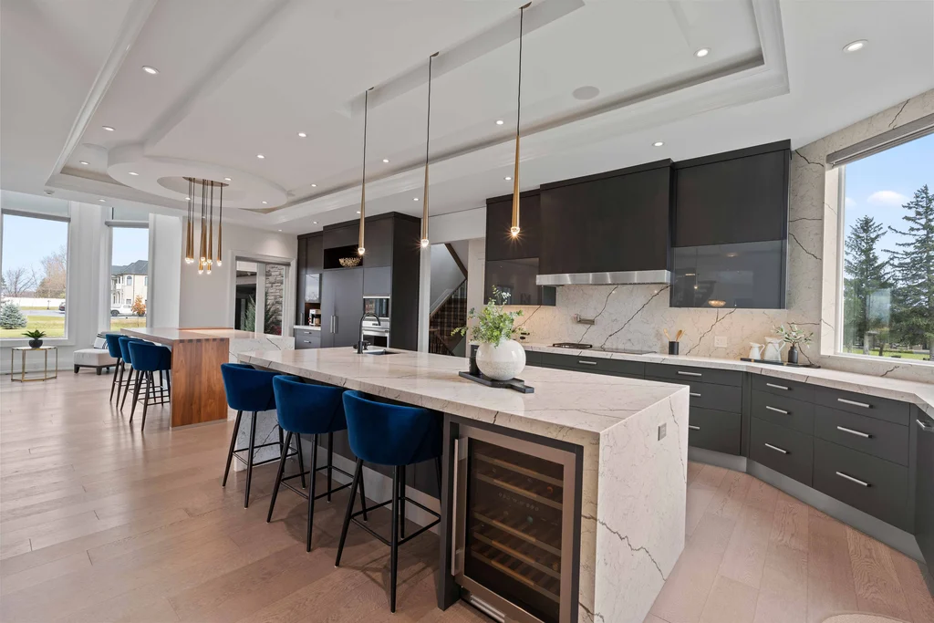 Breathtaking Modern Victorian Estate at 4 Saint Lukes Ct Lists for C10888000 in Canada 9