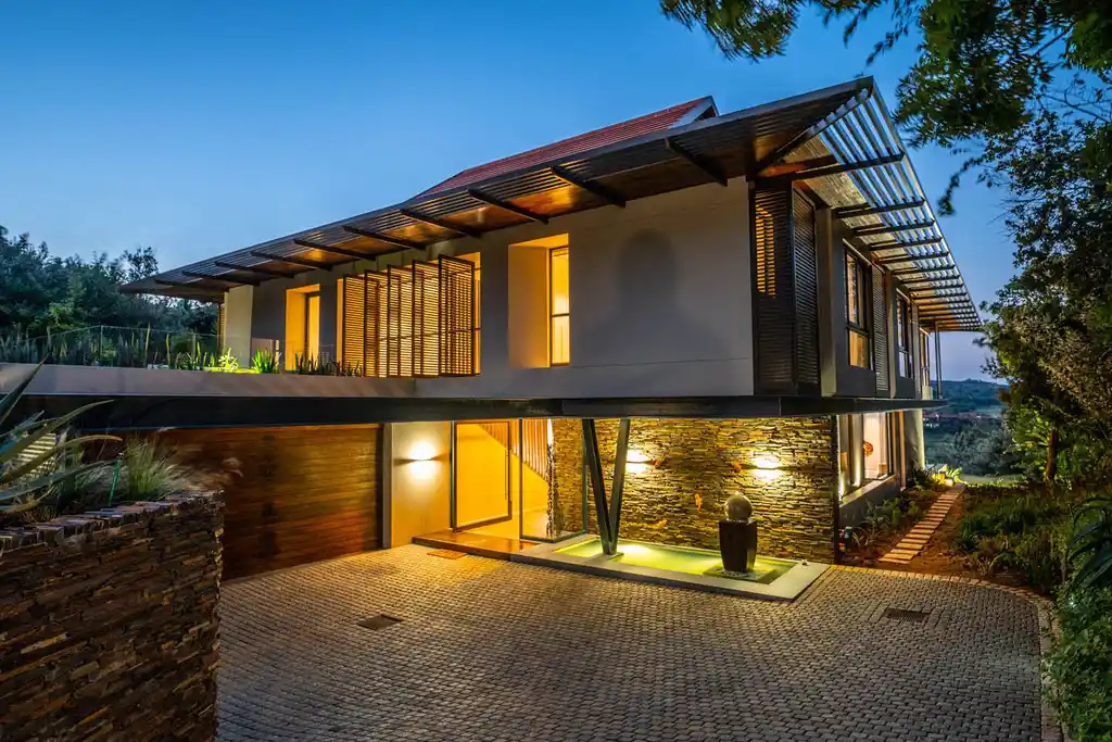 Brittlewood House by Metropole Architects, Coastal Minimalism with a Tropical Soul