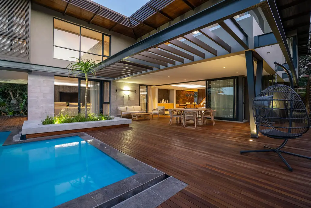 Brittlewood House by Metropole Architects, Coastal Minimalism with a Tropical Soul