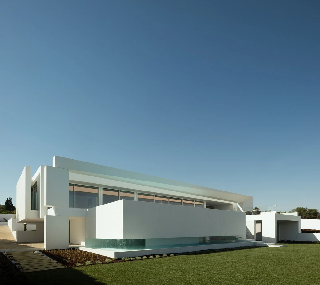 Carrara House in Algarve, Portugal by Mário Martins Atelier, A Monolithic Ode to Light and Landscape