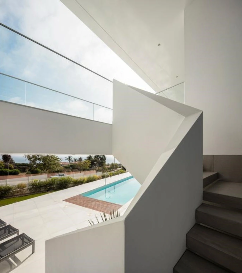 Casa 3P by Mário Martins Atelier Melds Geometry, Light, and Landscape on the Algarve Coast