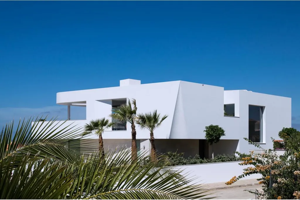 Casa C+ by Mário Martins Atelier, A Sculptural Dialogue with the Algarve Landscape