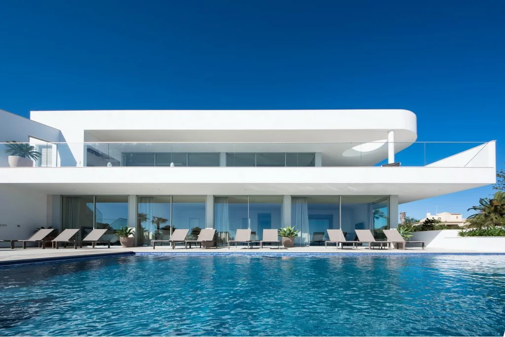 Casa C+ by Mário Martins Atelier, A Sculptural Dialogue with the Algarve Landscape