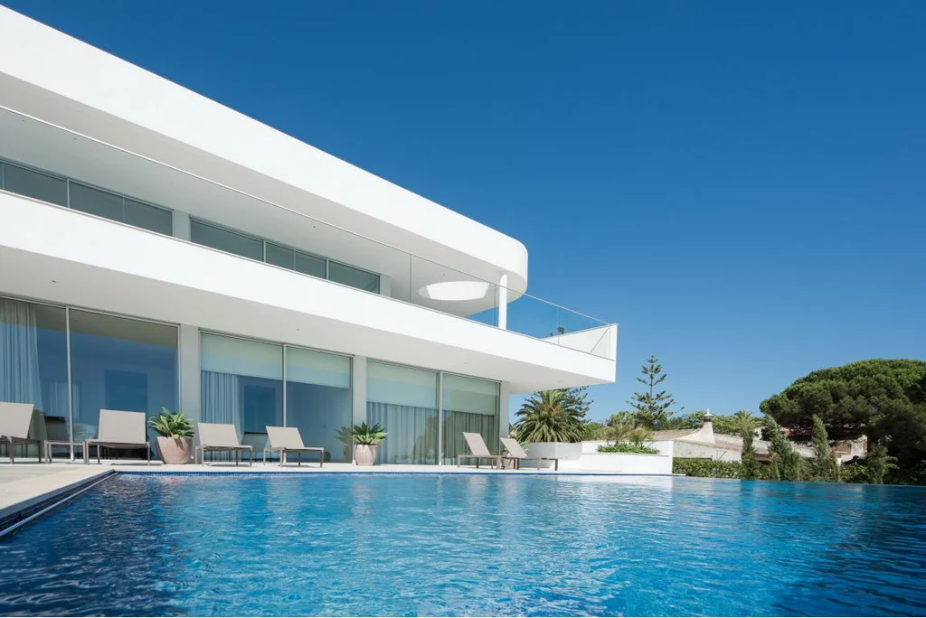 Casa C+ by Mário Martins Atelier, A Sculptural Dialogue with the Algarve Landscape