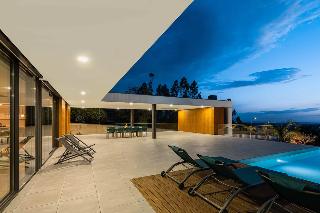 Casa J.M.C. by Atelier dArquitectura Lopes da Costa A Harmonious Integration with the Landscape 1