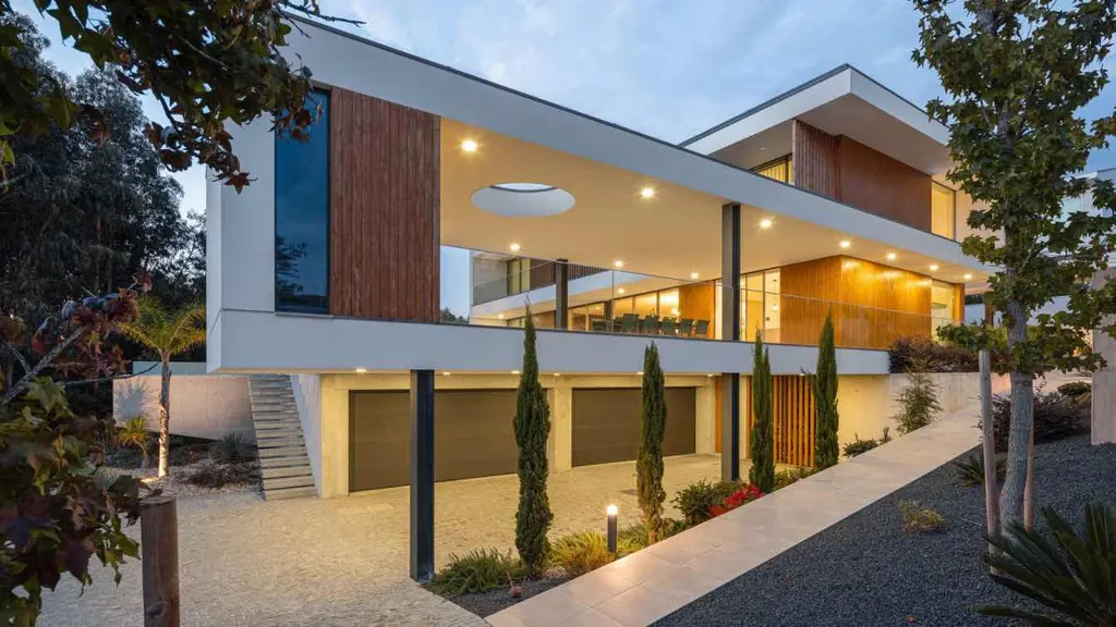 Casa J.M.C. by Atelier d’Arquitectura Lopes da Costa, A Harmonious Integration with the Landscape