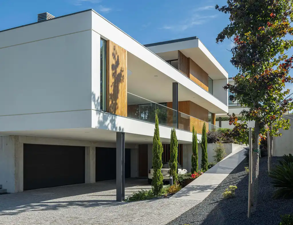 Casa J.M.C. by Atelier dArquitectura Lopes da Costa A Harmonious Integration with the Landscape 4