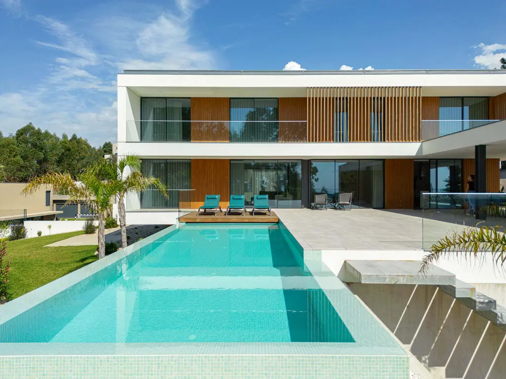 Casa J.M.C. by Atelier dArquitectura Lopes da Costa A Harmonious Integration with the Landscape 5