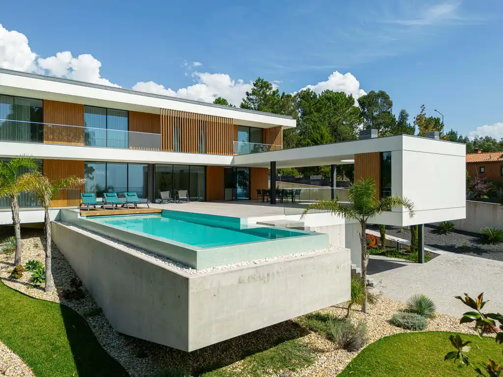 Casa J.M.C. by Atelier d’Arquitectura Lopes da Costa, A Harmonious Integration with the Landscape