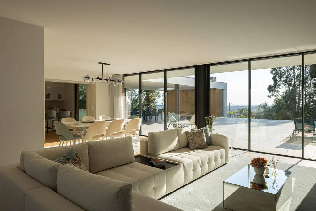 Casa J.M.C. by Atelier dArquitectura Lopes da Costa A Harmonious Integration with the Landscape 8