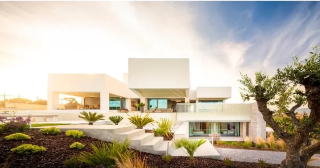 Casa Lioz by Mário Martins Atelier Merges Stone, Light, and Landscape in the Algarve