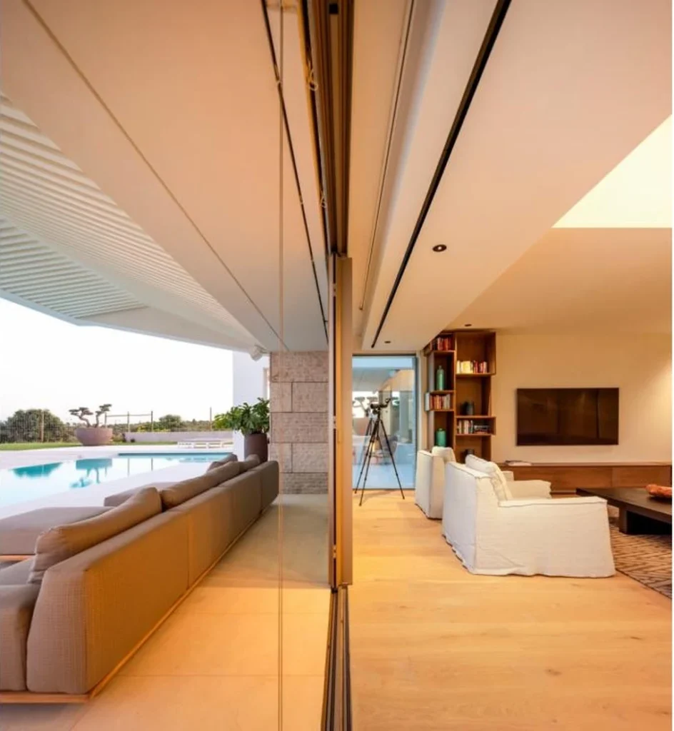 Casa Lioz by Mário Martins Atelier Merges Stone, Light, and Landscape in the Algarve