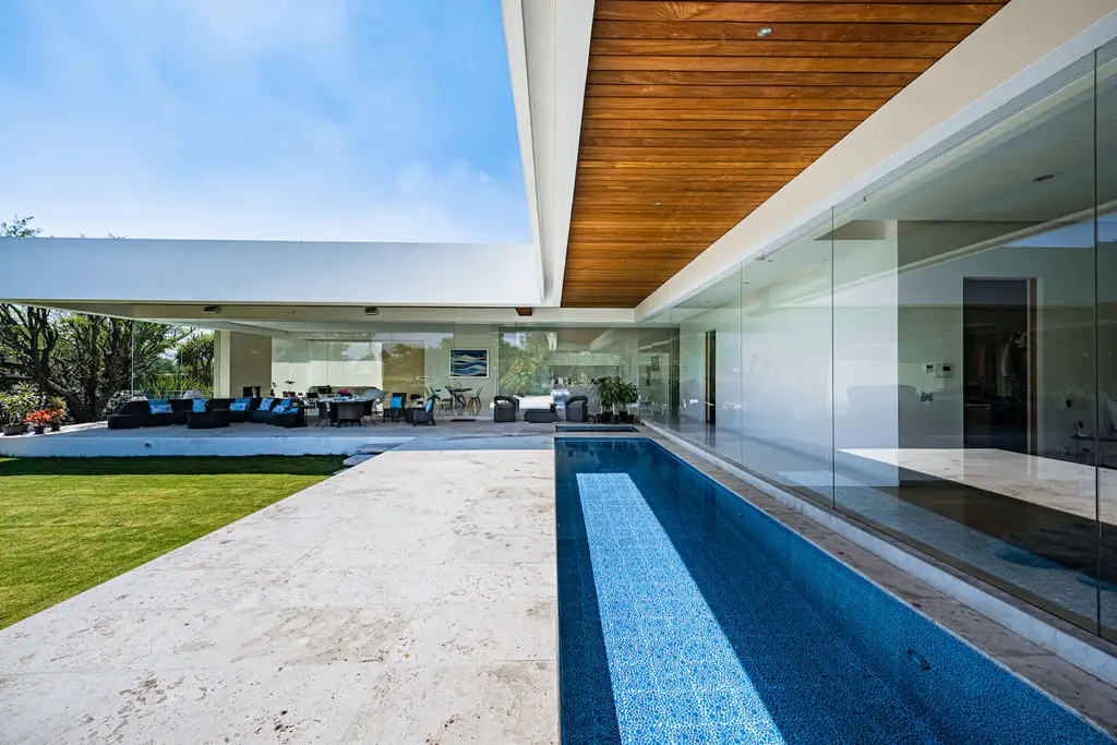 Chabacano House by HCE Office of Architecture Celebrates Transparency and Lightness in Queretaro Mexico 1