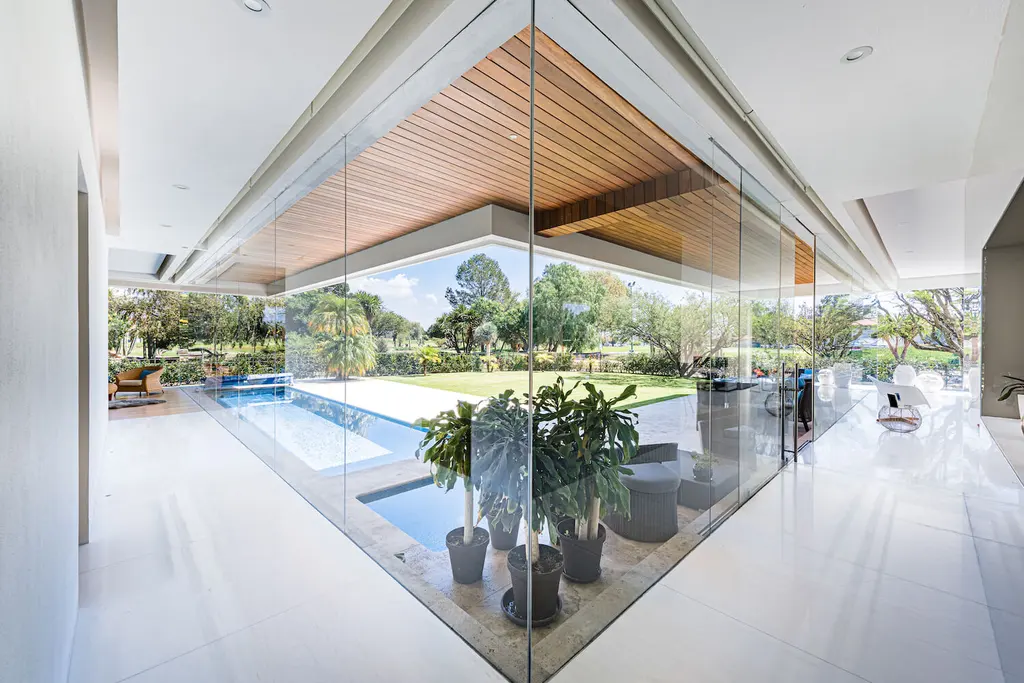 Chabacano House by HCE Office of Architecture Celebrates Transparency and Lightness in Queretaro Mexico 11