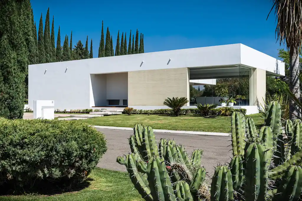 Chabacano House by HCE Office of Architecture Celebrates Transparency and Lightness in Queretaro Mexico 2