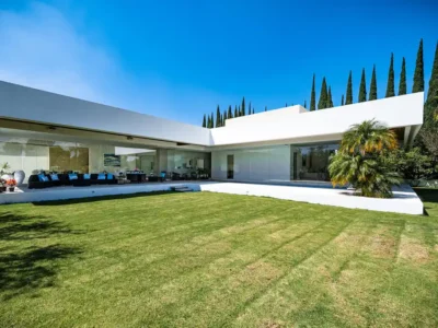 Chabacano House by HCE Office of Architecture Celebrates Transparency and Lightness in Queretaro Mexico 3
