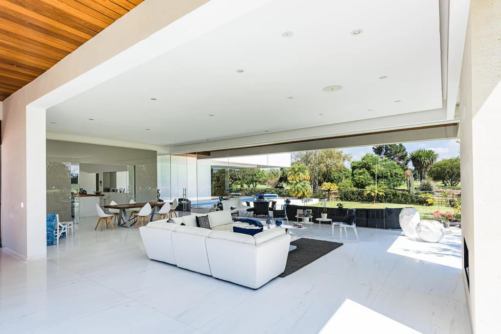 Chabacano House by HCE Office of Architecture Celebrates Transparency and Lightness in Queretaro Mexico 6