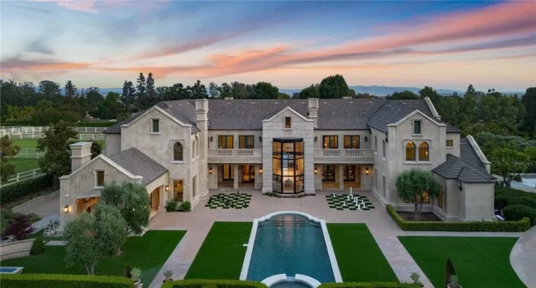 $15.5M English Tudor Masterpiece in California: A Harmonious Blend of Traditional Architecture and Modern Opulence