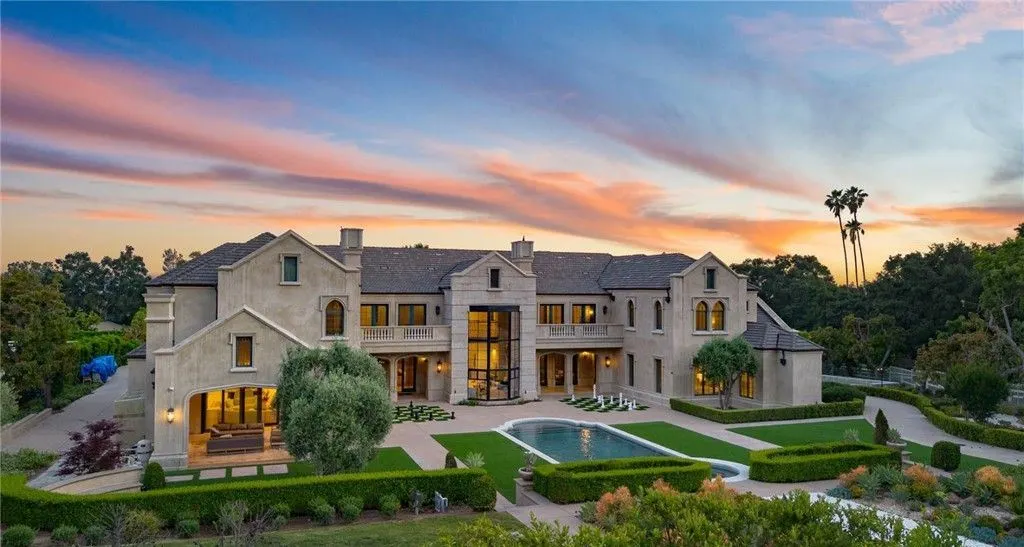 Exquisite 18 Dovetail Ln Estate 15.5M English Tudor Mansion Offering a Perfect Fusion of Classic and Modern Elegance 16